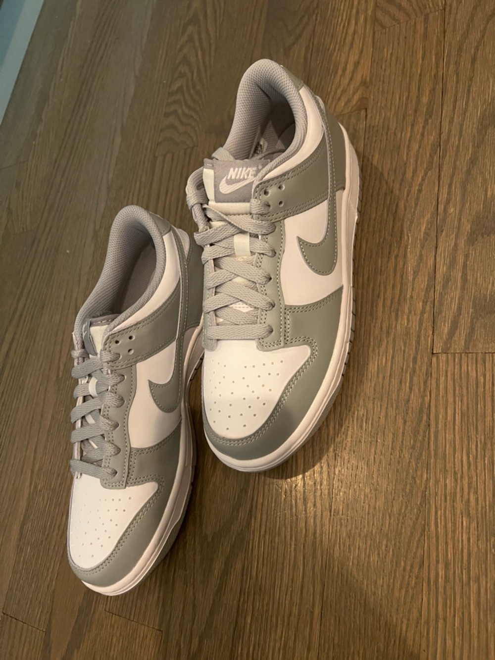 Nike Men’s Low-Top Sneakers in White and Light Gray